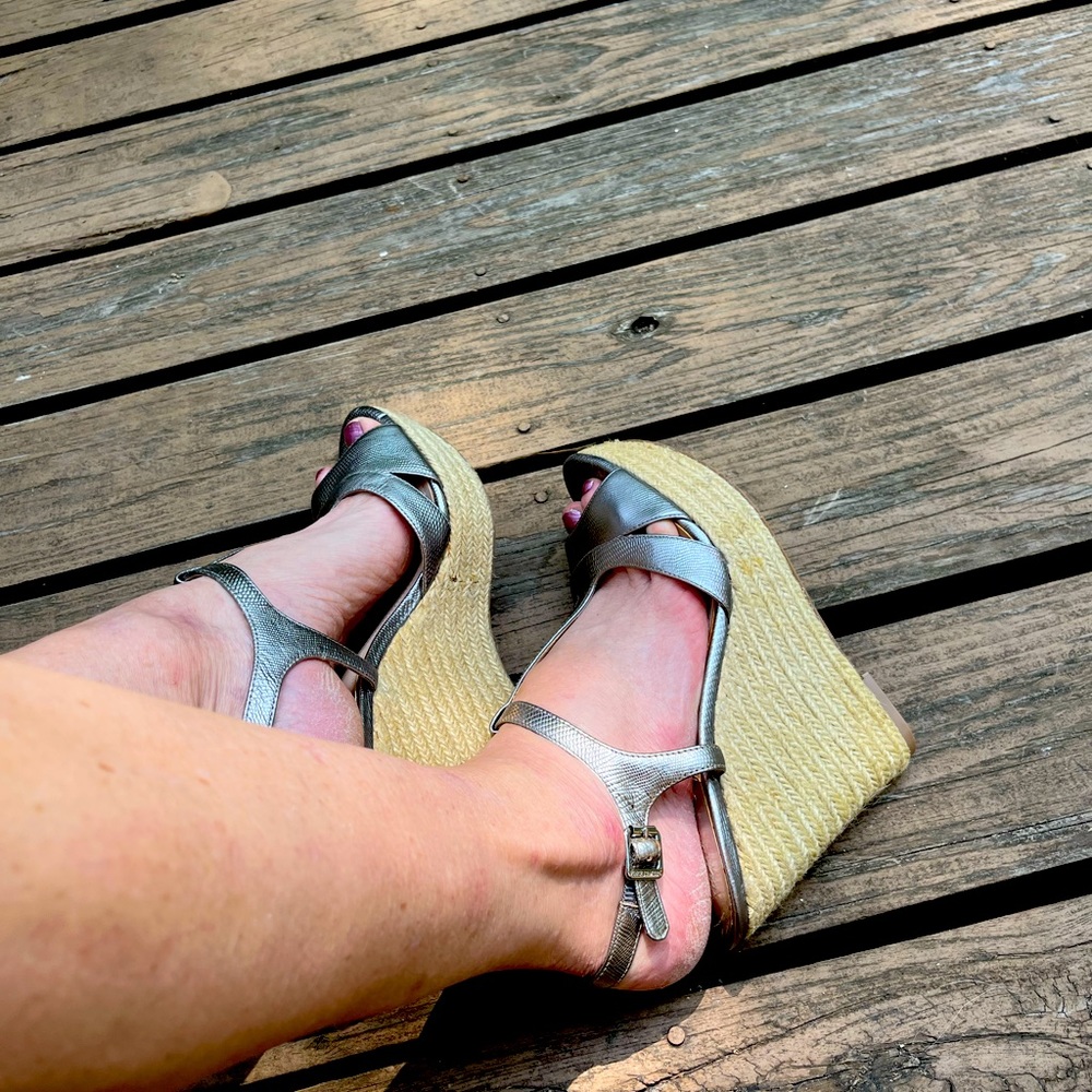 Beautiful gunmetal wedge sandle, never worn